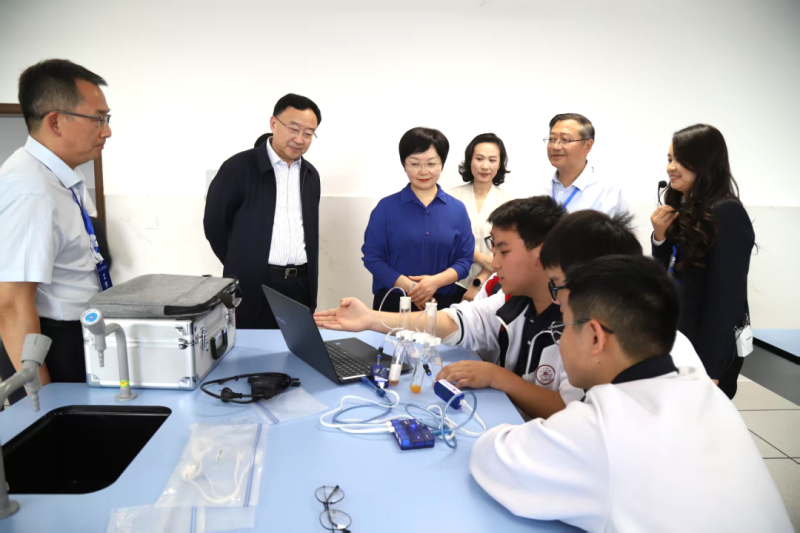 科技賦能成長 智慧點亮未來 | 南充市中小學人工智能教育現場推進會在營山中學成功舉辦